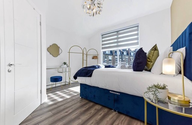 Lovely Two Bedroom with Ensuite Bathrooms