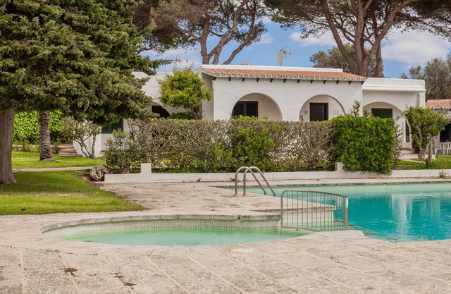 Encantador apartamento de vacaciones "Binisafua Playa - Apartamento 23" cerca de la playa con piscina exterior compartida, aire acondicionado, Wi-Fi, terraza y jardín; aparcamiento disponible