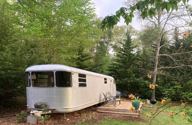 Lovingly Restored Mid Century Modern, 1951 Spartan Imperial Mansion Camper