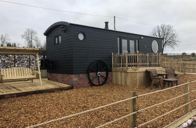 Low-Line Shepherds Hut