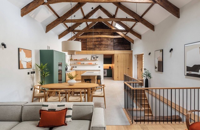 LOWER WALREDDON BARN, pet friendly, with open fire in Tavistock