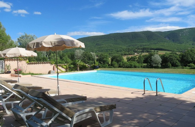 LUBERON Domaine de la Bastidonne en CERESTE: Mas de L'olivier
