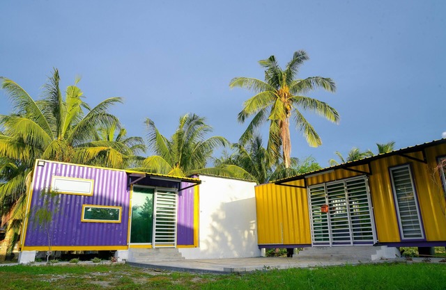 Lumut Cube Container / Cabin Stay Near Terminal de embarcadero de la isla de Pangkor