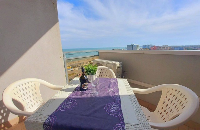 Almuerzo con una vista impresionante! Apartamento en primera línea de playa en el centro de Lido di Pomposa