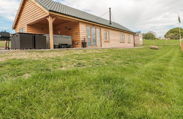 Lundy Lodge - Begwyns View, HAY-ON-WYE