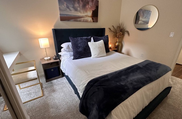 Lush 1 bd Koreatown w/ FREE parking & In-Unit laundry