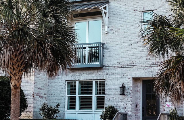 LUX BROWNSTONE in downtown Winter Garden FL 6 month minimum stay required