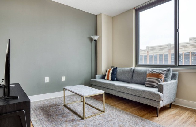 Lux Mount Vernon 1BR w/ Gym & Pool near Convention Center, by Blueground