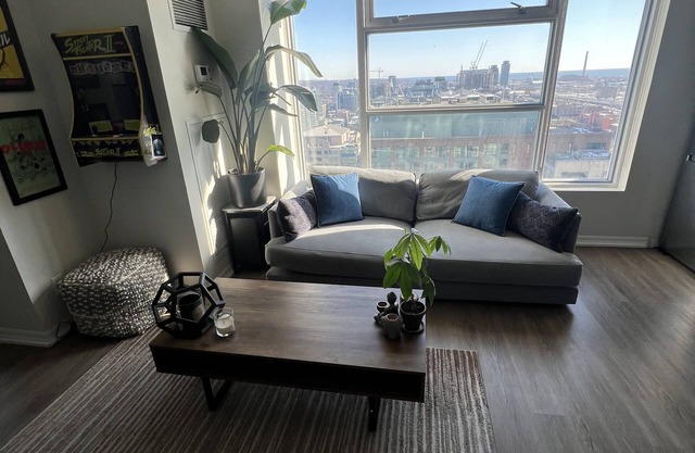 Lux Studio Suite In The Heart Of Downtown Toronto