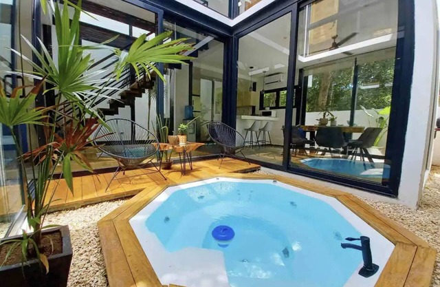 Lux & Stunning W/Private Jacuzzi & Pool / 4BR