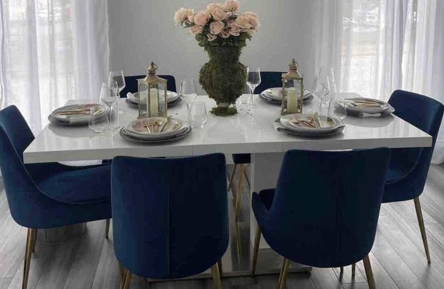 Luxe 2 bedroom home mins away from the city