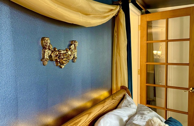 Luxe Cabin, Waterfront Access, King Bed, Fire Pit