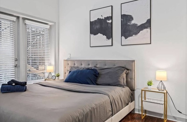 Luxe King Bed Studio in Midtown!
