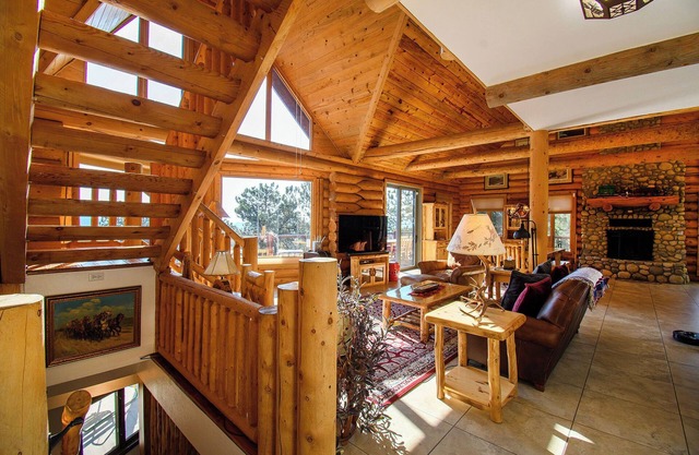 Luxe Log Home+Views+FirePit+Open Air Bar+Red Rocks