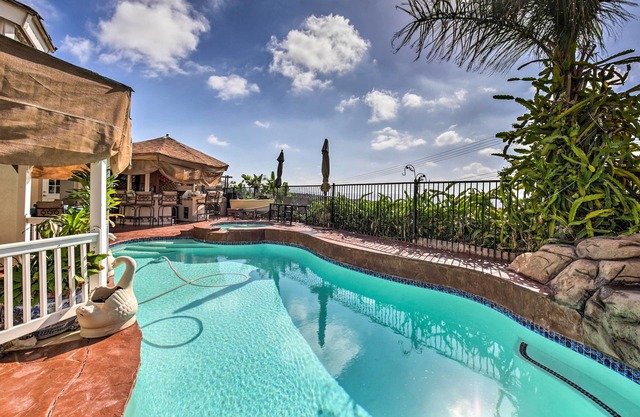 Casa de lujo en San Diego con piscina, spa y vista al mar!