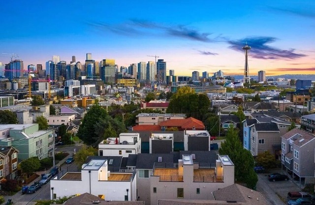 LUXE Seattle Getaway Space Needle View, Rooftop