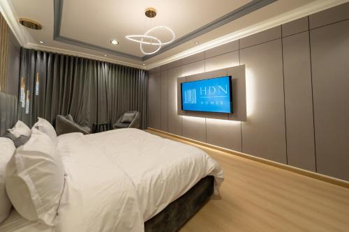 Luxuries Apt,Self-Entry,65 4K TV Smart A4