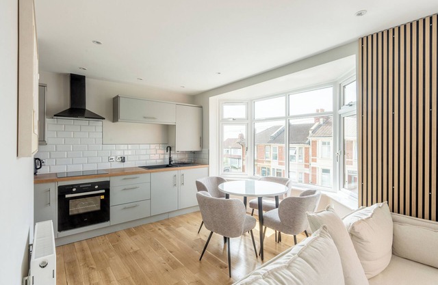 Luxurious 2-Bed Flat /Home Away From Home