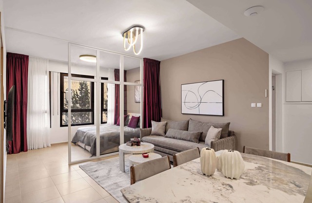 Luxurious 3BDR In King David 19 with Parking