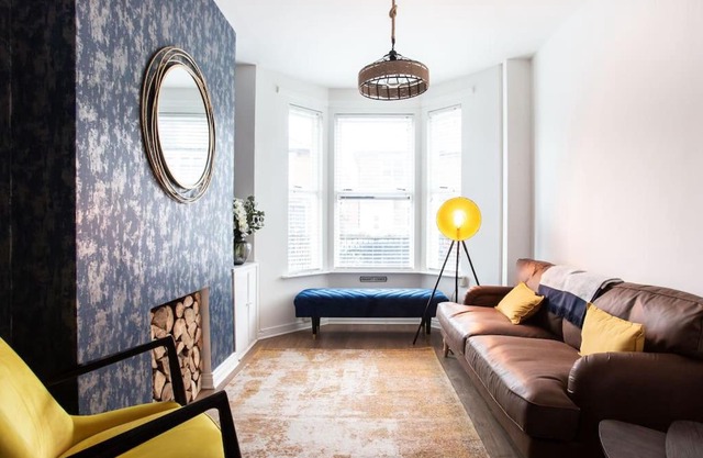 Luxurious 4-Bed Townhouse in the Heart of Belfast