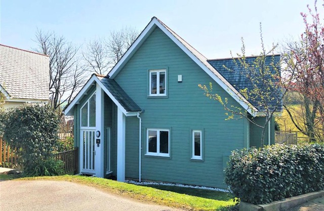Luxurious 4 Bedroom New England Style Villa - Trewhiddle V10