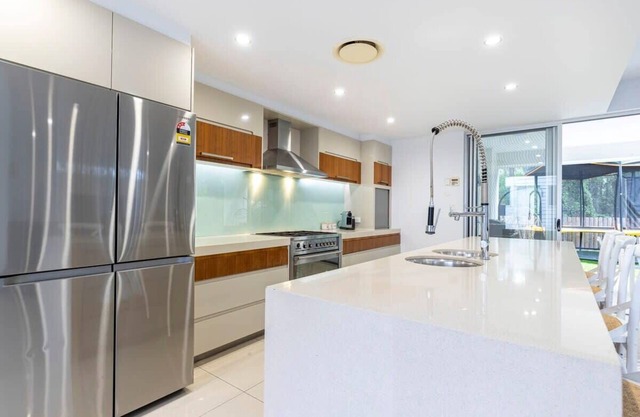 Luxurious Escape Close to the Canal - Twin Waters