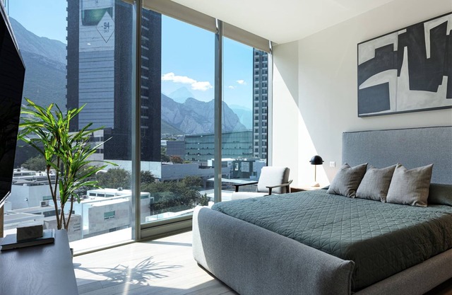 Luxurious condo near US consulate, Jardín Secreto.