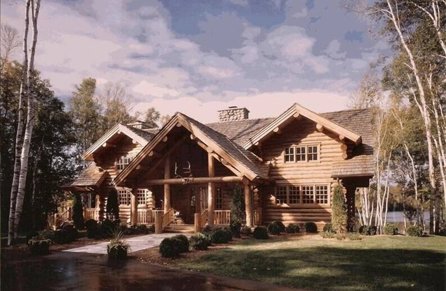 Lujosa casa de troncos en el lago privado