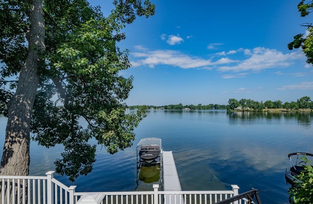 Luxurious Morrison Lakehouse w/ Hot Tub & Sunset Views