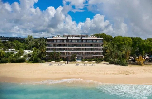 Luxurious Oceanfront Condo with Rooftop Pool on Brighton Beach– Sleeps 4
