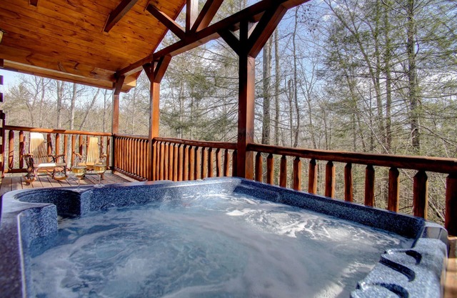 Inmaculada cabaña de Gatlinburg en una ubicación ideal: privada / romántica / WiFi / bañera de hidromasaje