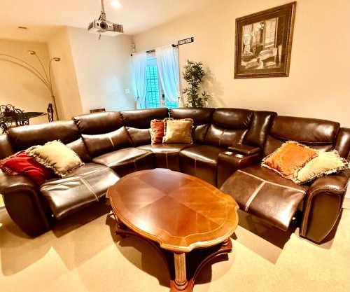 Luxurious spacious apartment with private entrance