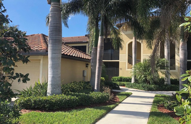 Veranda de lujo con campo de golf y tenis y vista al lago y al campo de golf