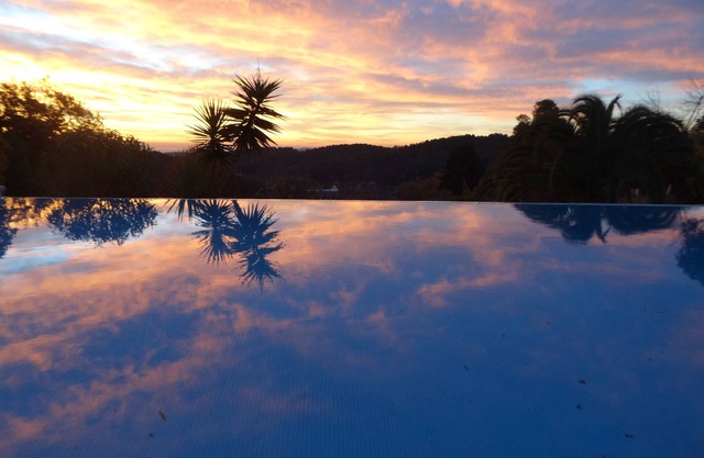 VILLA DE LUJO CLIM. MAGNIFICA VISTA AL MAR Y AL VERDE. GRAN PISCINA. SIN OPUESTA