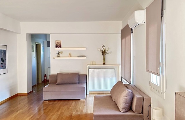 Luxurious villa w/pool,ideal for exploring the city the mountain & the sea!