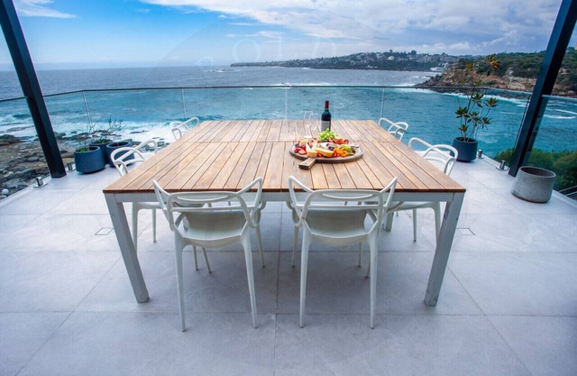 Luxurious Waterfront House: Uninterrupted Panoramic Views of Gordons Bay