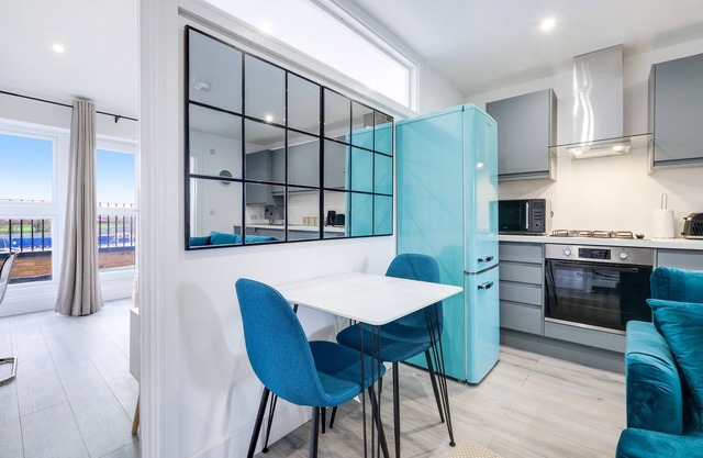 Luxury 1 & 2 bed Apartment free parking