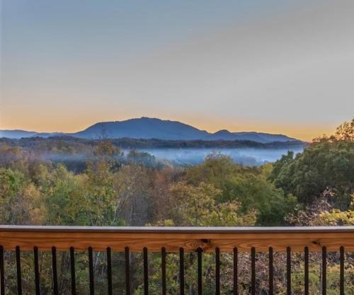 Luxury 12-Bedroom Cabin with Indoor Pool, Hot tub & Movie Theater, Sleeps 36