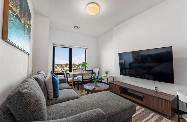 Luxury 1BR Close to Encore 8369