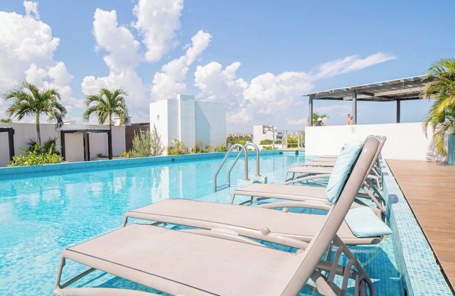 Luxury 1BR with Stunning Poolside Terrace