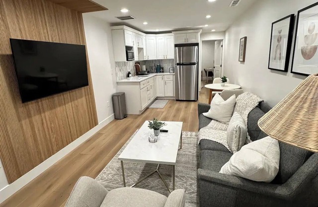 Luxury 2 Bed 1 Bath in Herndon