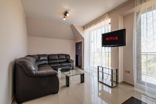 Luxury 2 bedroom apartment with sea view