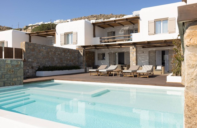 Luxury 2-Bedroom Apartment with Private Pool, wide Veranda and Sea View (3B)