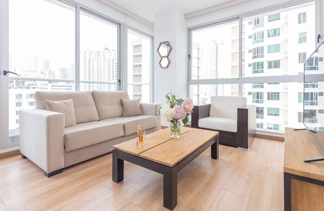Luxury 2 BR apt free parking and balcony