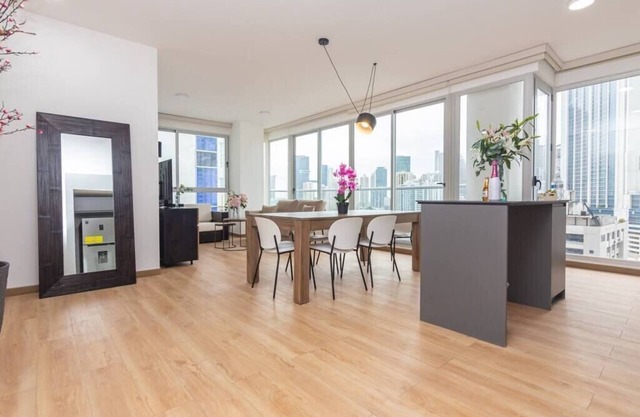 Luxury 2 BR apt free parking and balcony