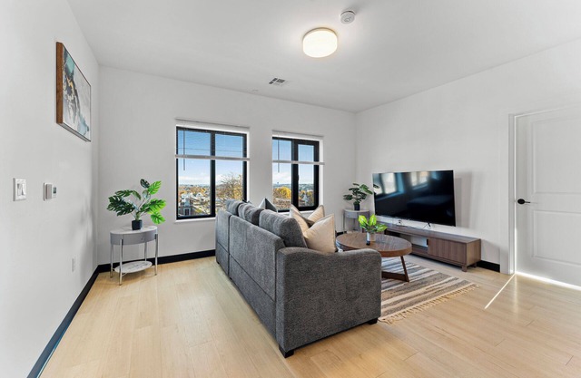 Luxury 2bd/2ba near Boston 1350