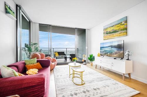 Luxury 2Br Apt Near Train Shopping Center