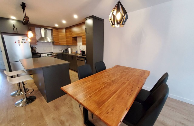 Luxury 2BR apt with stunning kitchen, near Olympic Stadium