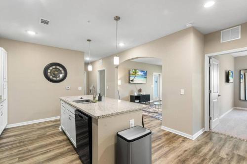 Luxury 3 BD/2 BA Condo Near Beaches & Attractions