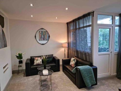 Luxury 3 Bedroom Home in City
